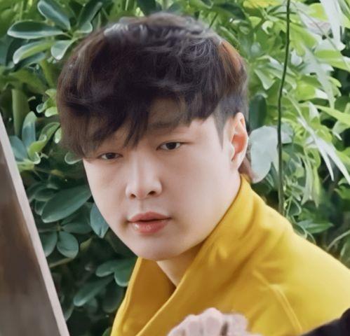 张艺兴吃瓜,揭秘娱乐圈幕后真相