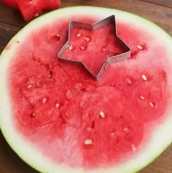 zz吃瓜不吐籽,揭秘娱乐圈那些不为人知的幕后故事