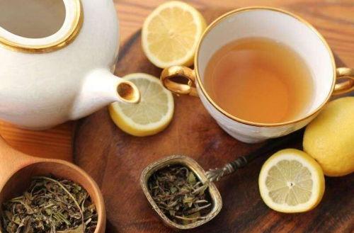 容县欠茶吃瓜事件,一场引发热议的乡村纠纷