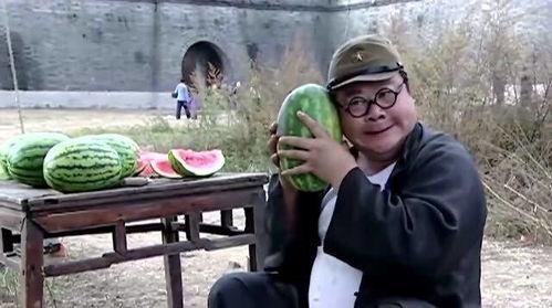 吃瓜给钱视频,揭秘吃瓜视频背后的金钱诱惑