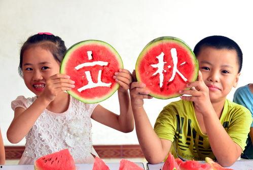 幼儿球赛吃瓜视频,一场别开生面的“吃瓜”观赛记